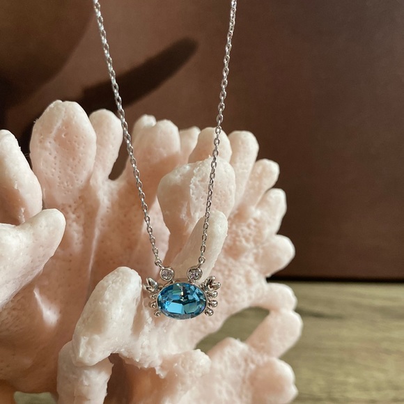 Swarovski Element Crab Pendant Necklace 18KGP NEW - Picture 3 of 8